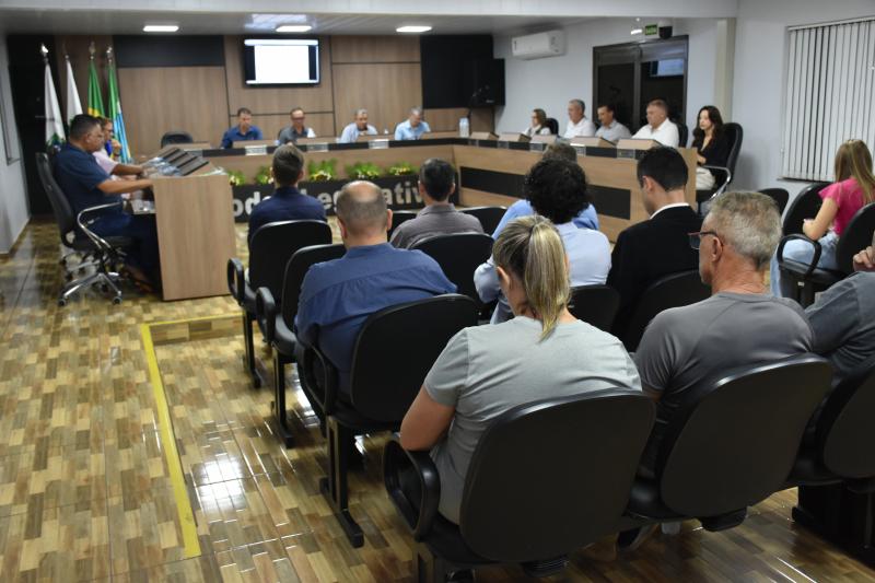 Vereadores aprovam lei que garante subsidio para professores que atuam em escolas do interior do município
